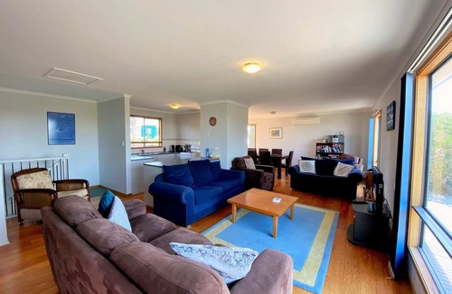 Middleton House | Bashams Beach House 7 Sun Crt Middleton