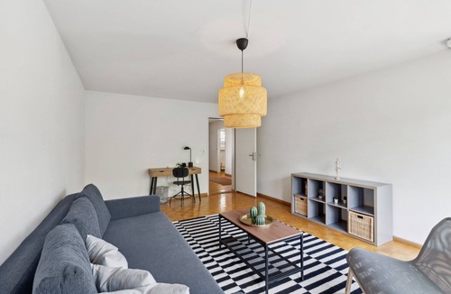 District 8 Apartment | Basic Apartment in Zurich with Full Kitchen