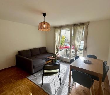 Seebach Apartment | Basic Flat with Balcony in Zurich