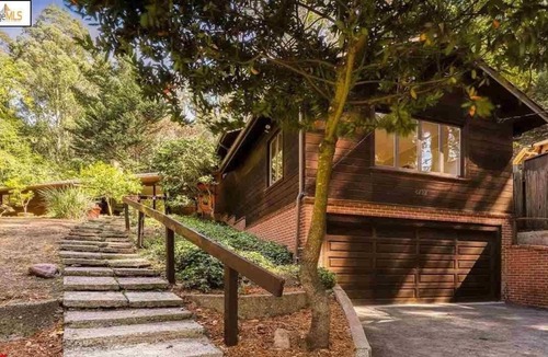 Merriewood House | Basic mid century living in a serene setting