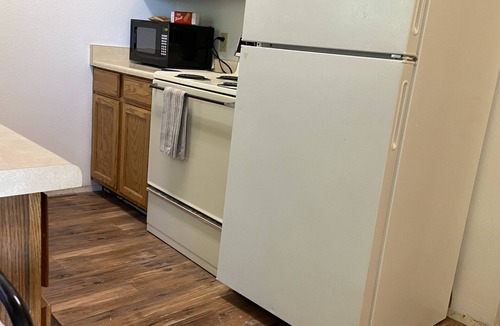 Moses Lake Apartment | Basics 90's Condo 906 Downtown Moses Lake