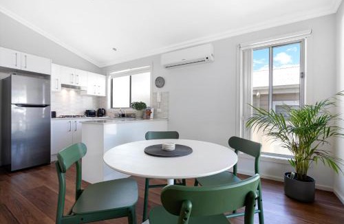 St. Georges Basin Villa | Basin Breeze Retreat Private House with Shared Pool