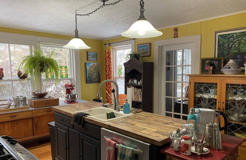 Cornwallis House | Basin view home w/art studio - steps to beach