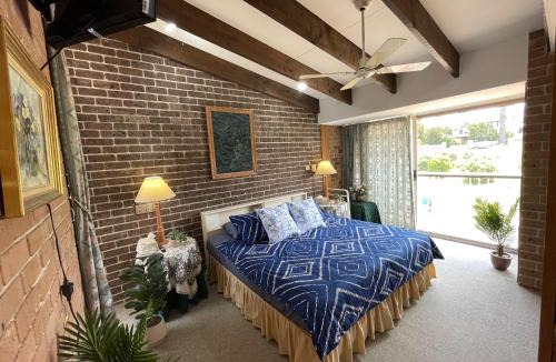 St. Georges Basin House | BasinWaterStays Waterfront Jetty - Brm2 Private Bedroom - Shared Bathroom - Shared Facilities - see Profile & Photos