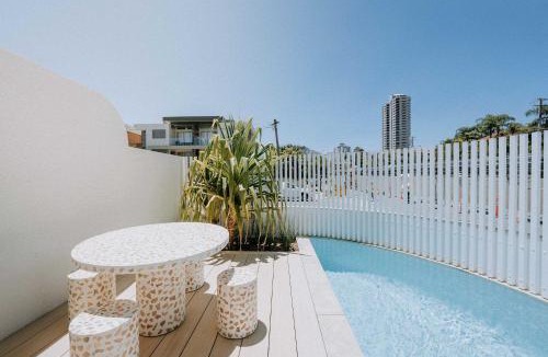 Burleigh Heads Villa | Bask at Burleigh