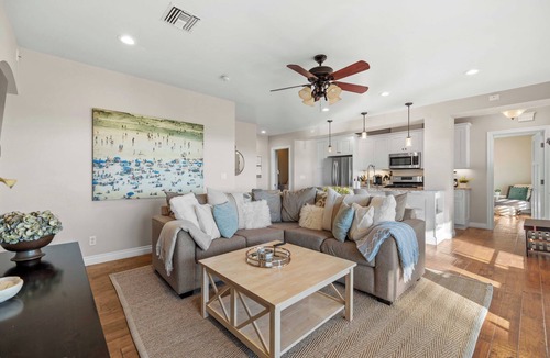 Mission Hills Apartment | Bask in San Diego Glory: Bay Views, Blissful Breezes, & Sunsets Bathed in Warmth