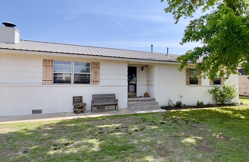 Harper County House | Basket Bungalow near walking trail family & pet friendly.