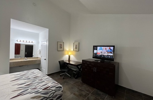 Three Rivers Hotel | Bass Inn - Choke Canyon National Park