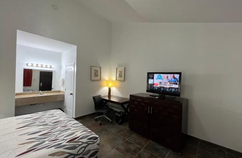 Three Rivers Hotel | Bass Inn - Choke Canyon National Park