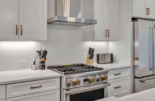 Berry Hill House | Bass - Mins to Broadway & 12 S- Gr8 Walking locat!