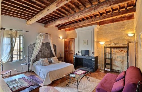 Montaren-et-Saint-Mediers House | Bastide de la Treille