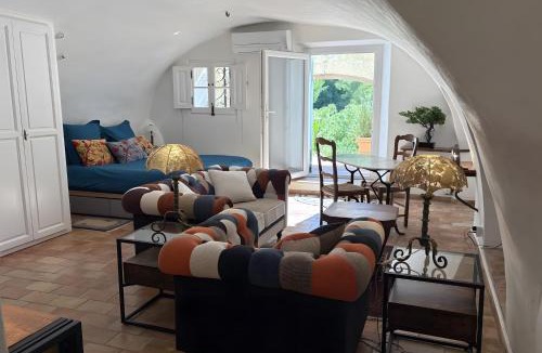 Meounes-les-Montrieux Apartment | Bastide de Pachoquin Gîte - Spa