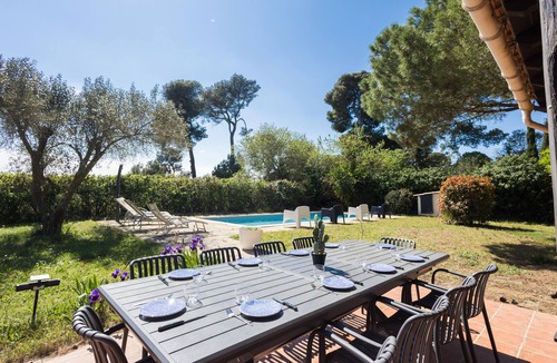 Trebes House | Bastide des Vignes: Private Pool and Tranquility on a Vineyard Estate