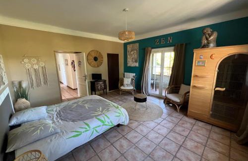 Greoux-les-Bains Bed & Breakfast | Bastide du Bonheur Saint Donat