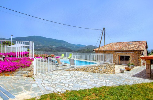 Pont-de-Labeaume House | Bastide Les Chataigners