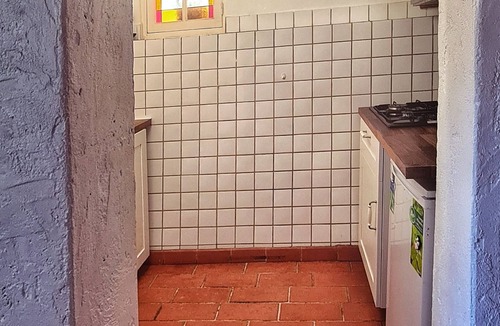 Salernes Cottage | Bastidon, gîte in a peaceful setting between olive trees and swimming pool