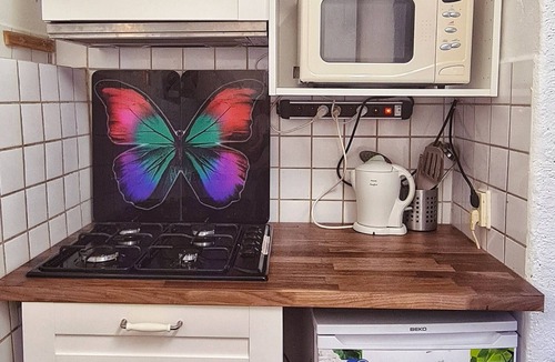 Salernes Cottage | Bastidon, gîte in a peaceful setting between olive trees and swimming pool