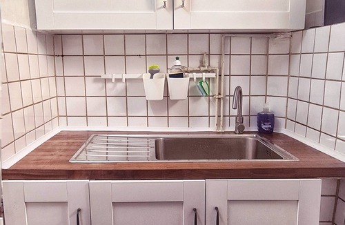 Salernes Cottage | Bastidon, gîte in a peaceful setting between olive trees and swimming pool