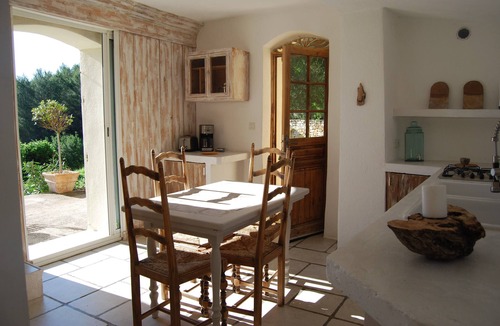 Aubagne Villa | Bastidon in the heart of the Garlaban hills with breathtaking views of the Sainte Baume mountain range