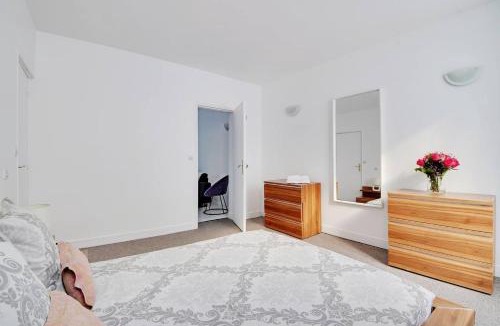 Arts-et-Metiers Apartment | Bastille - Marais Apartment