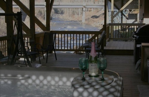 Bat Cave Cottage | Bat Cave River Rental NC