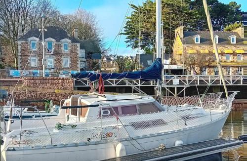 Le Ru Boat Rental | Bateau au port de Perros-Guirec