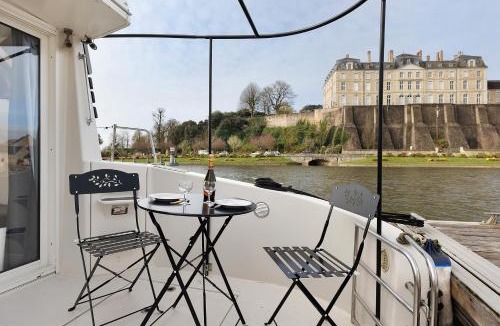 Sable-sur-Sarthe Boat Rental | Bateau Elvis