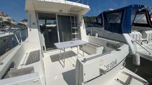 Port Guillaume Boat Rental | Bateau Le Cezar