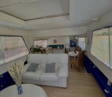 Anatole France Boat Rental | Bateau Mama Mia
