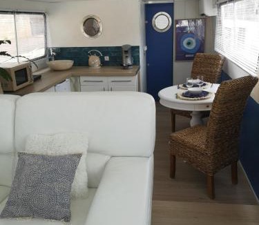 Anatole France Boat Rental | Bateau Mama Mia