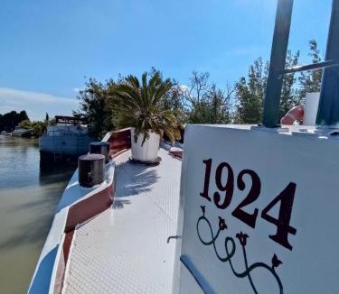 Le Somail Bed & Breakfast | Bateau Mariance