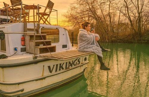 Mery-sur-Marne Boat Rental | Bateau Nuit sur la Marne