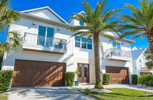 Anna Maria House | Batemans – AMI Canal-Front Luxury Home w/Pool & Private Dock