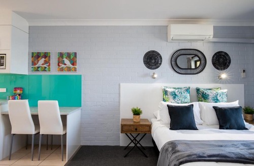 Batehaven Apartment | Batemans Bay Studio Escape with Lush Vista