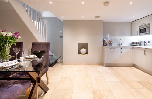 Bath Cabin | Bath Circle Camden Lodge House