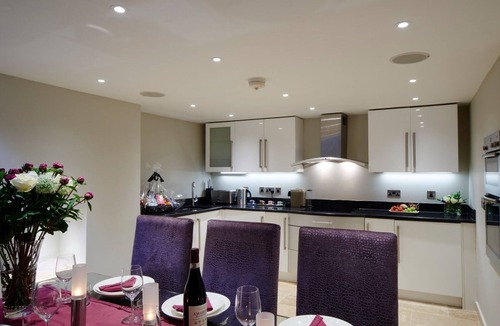 Bath Cabin | Bath Circle Camden Lodge House