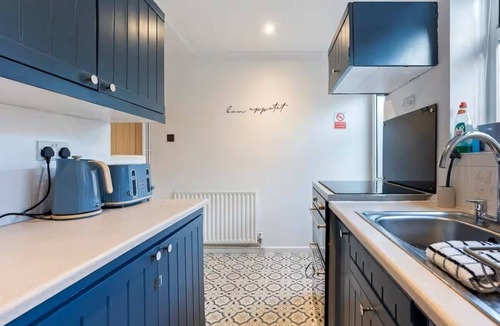 Newton St Loe House | Bath Hideaway | 2BR + Hot Tub