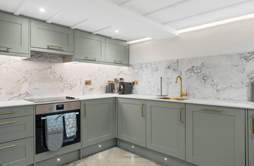 Bath Apartment | Baths Ultimate House Sleeps 40