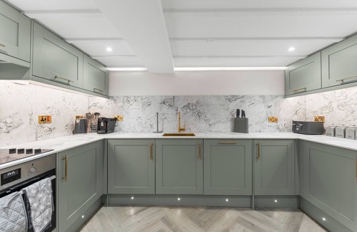 Bath Apartment | Baths Ultimate House Sleeps 40