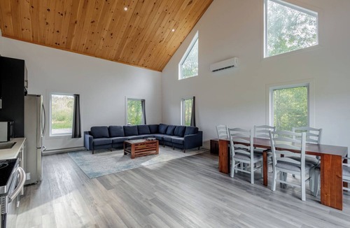 Mauricie Ski Chalet | Batiscan - Waterfront, Private Spa & Sauna
