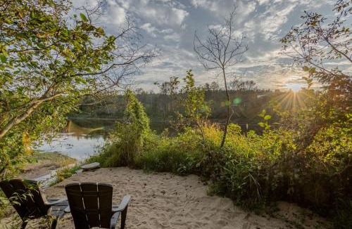 Mauricie Ski Chalet | Batiscan - Waterfront Private Spa & Sauna