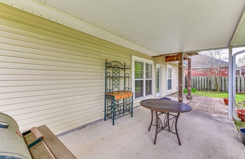 Broadmoor House | Baton Rouge Retreat w/Patio, Grill & Fire Pit!