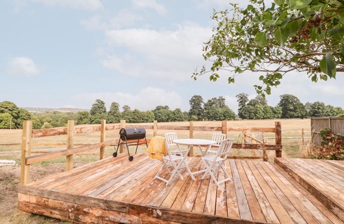 Maidstone Cottage | BATTEL HALL COTTAGE, pet friendly, with open fire in Harrietsham