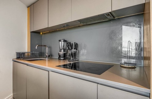 Vauxhall Condo | Battersea Power Station | River View | 2BR 2BA