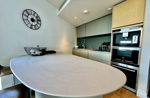Vauxhall Condo | Battersea Power Station | River View | 2BR 2BA