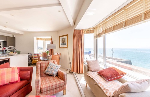 Old Portsmouth Cottage | Battery House