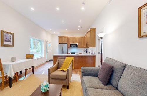 Rollingbay House | Battle Point Paradise