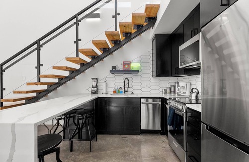 Greater East End Apartment | Bauhaus loft in the EE - 3 km from FIFA Fest