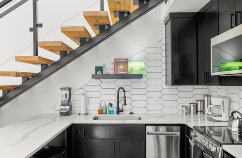 Greater East End Apartment | Bauhaus loft in the EE - 3 km from FIFA Fest