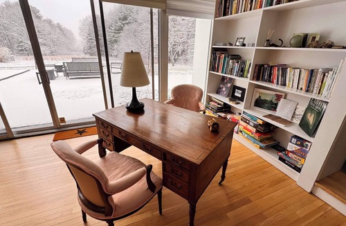 Bedford House | Bauhaus Retreat w Pool